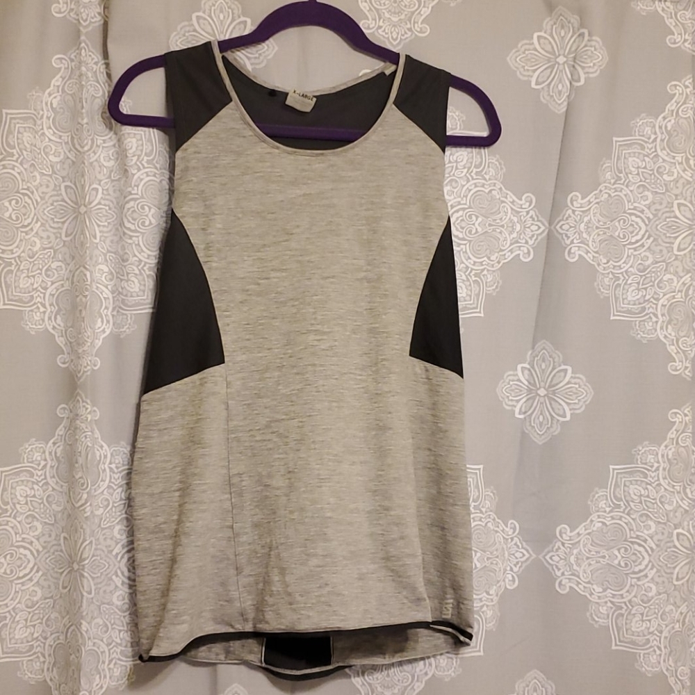 🌙 Second Skin Vented Tank Top